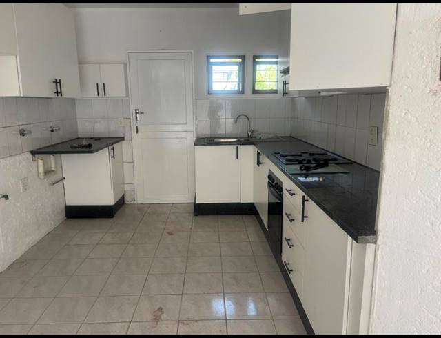 2 BEDROOM TOWNHOUSE FOR SALE IN SANDTON CBD